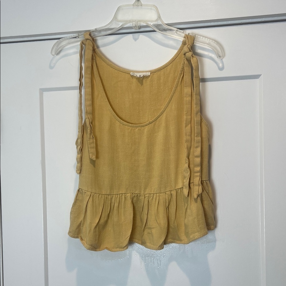La Hearts by Pac-sun Mustard Tie-Shoulder Peplum Cami size small.